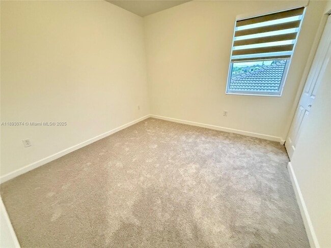 Building Photo - 2760 SE 23rd Ave