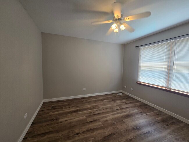 Building Photo - 1565 Old Barn Cir