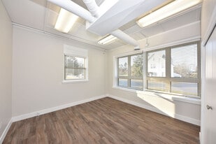 Building Photo - 122 S Webster St