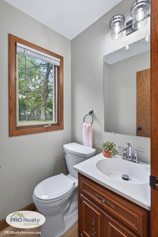 Building Photo - Recently Remodeled 4 Bedroom Home