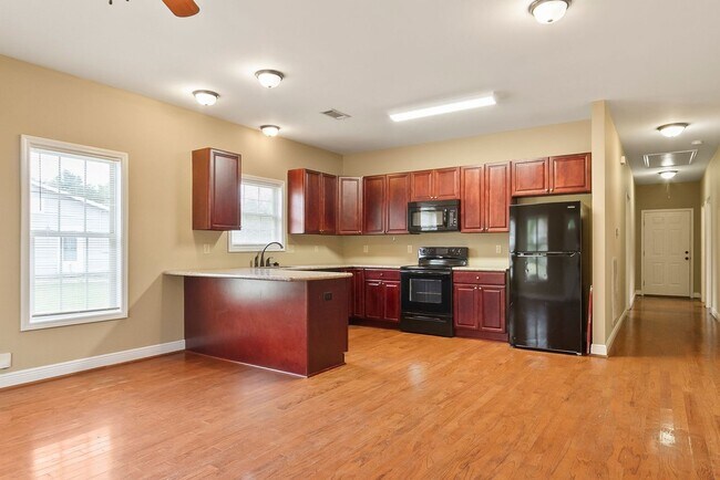 Building Photo - Charming 3 Bedroom 3 Bath Home Available in Fall 2025! Apply Today!