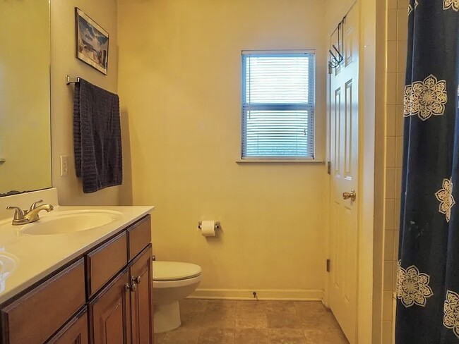 Master bathroom - 86280 Augustus Ave