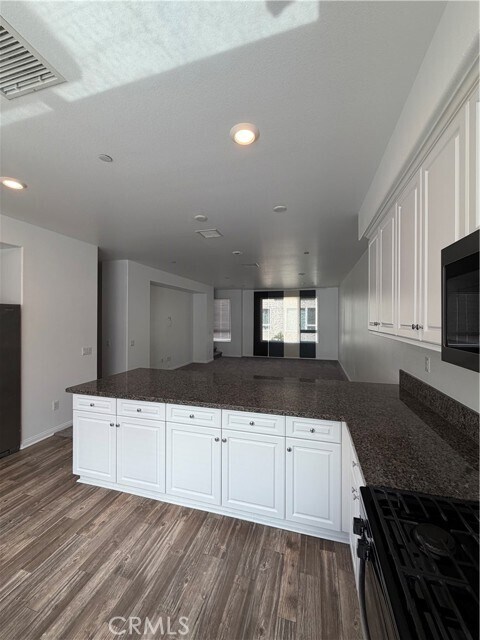 Building Photo - 8013 Olive Ln