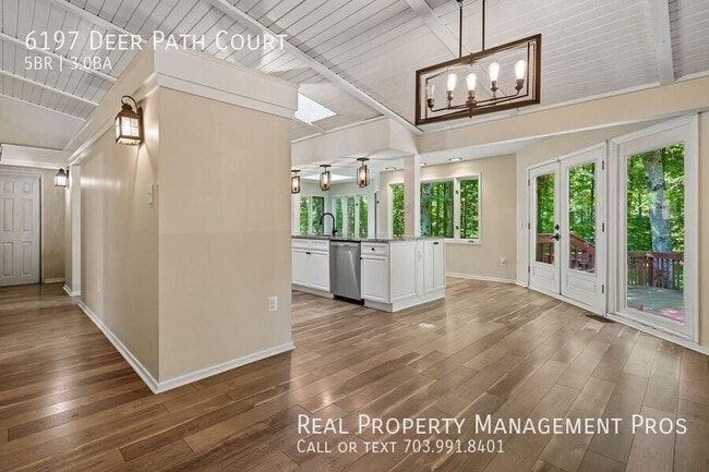Building Photo - 6197 Deer Path Ct