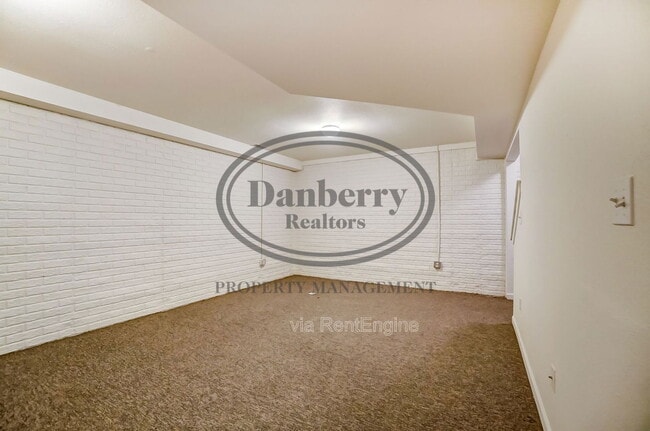 Building Photo - 3704 Willow Run Dr