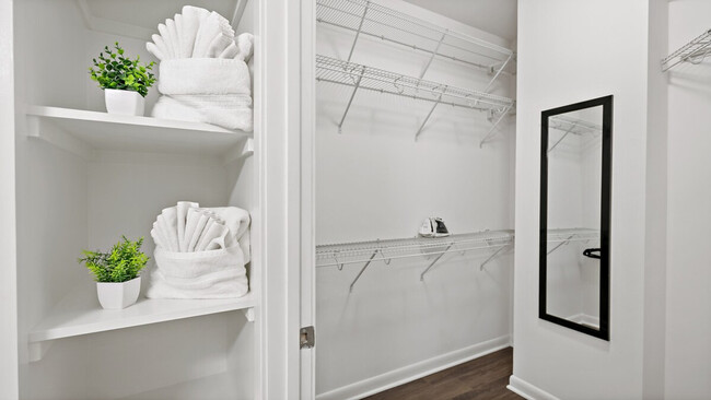 Building Photo - 1556 Spring Hill Rd