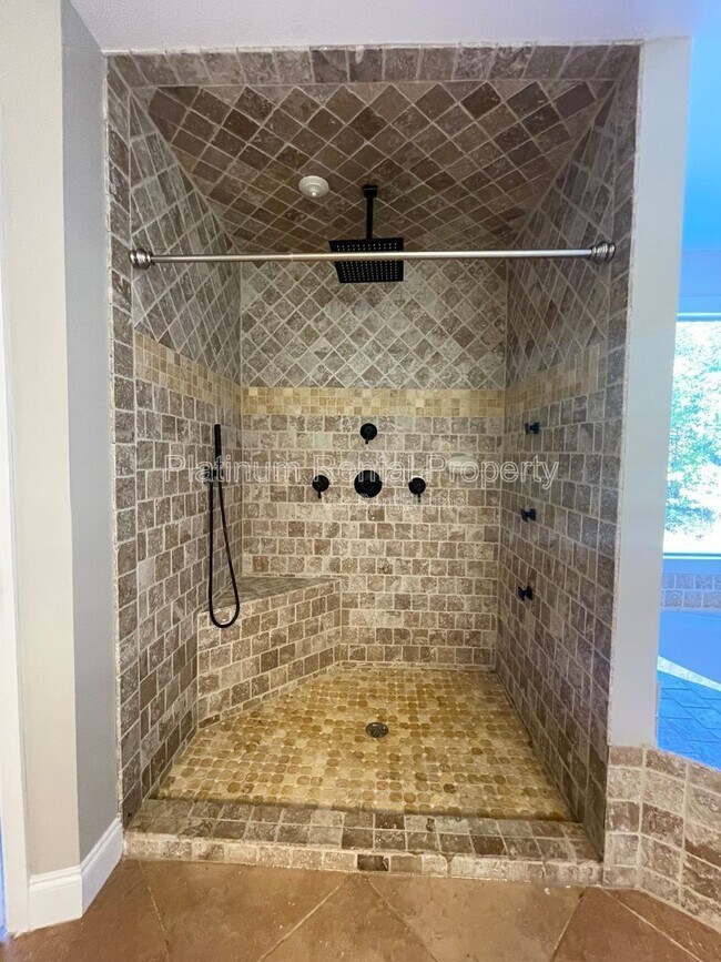 Building Photo - 1305 Smithdale Heights Dr