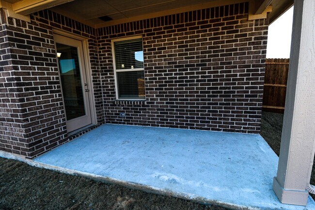 Building Photo - 504 Lakeway Ln