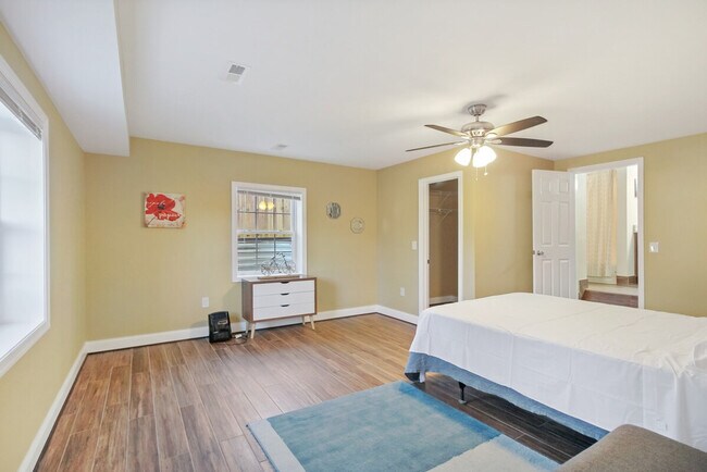 Building Photo - 624 U.S. 29-SI ID1395358P