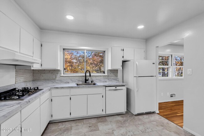 Building Photo - 16 Burdge Dr