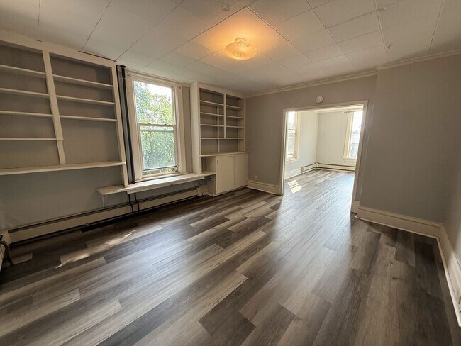 Building Photo - 1204 Kenwood Ave