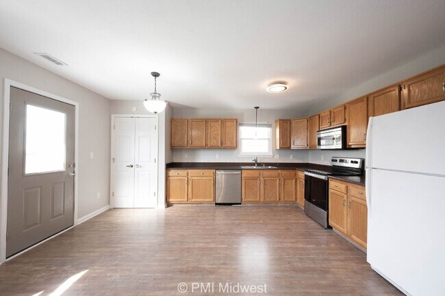 Building Photo - "Charming 3-Bed, 2-Bath Home on Scatter Woods Lane – 1,410 Sq Ft of Comfort Awaits in Indianapolis!"