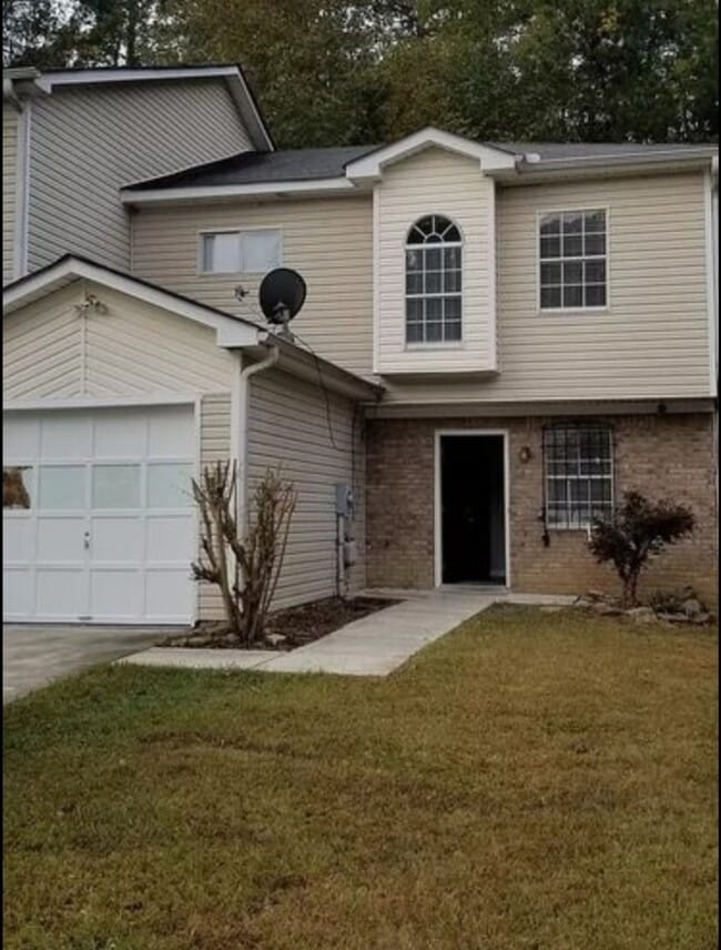 Building Photo - Spacious 3BR Townhome, Total Electric