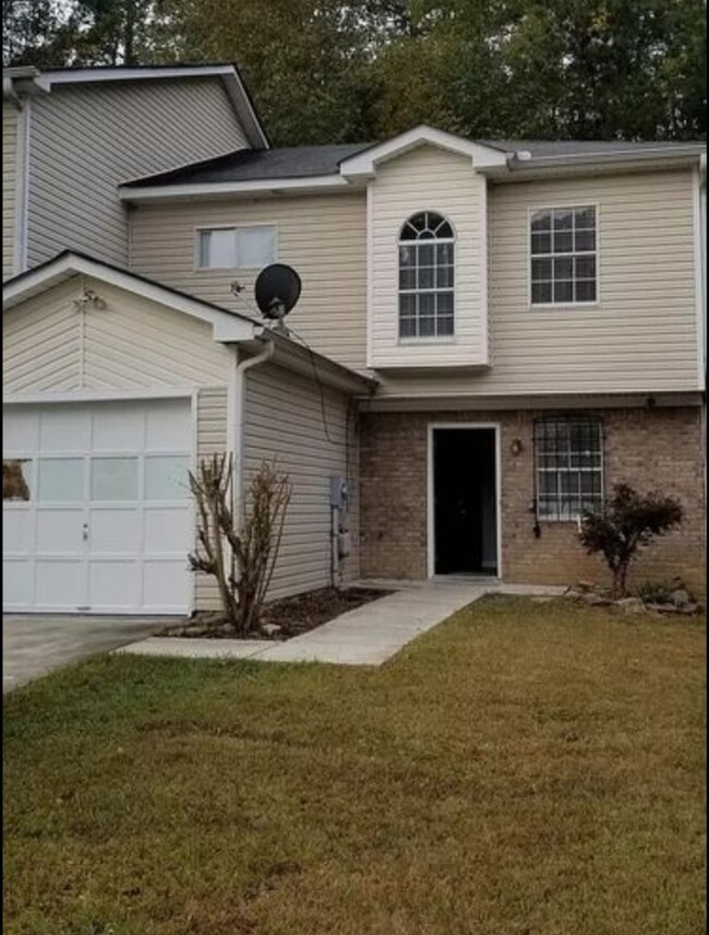 Primary Photo - Spacious 3BR Townhome, Total Electric