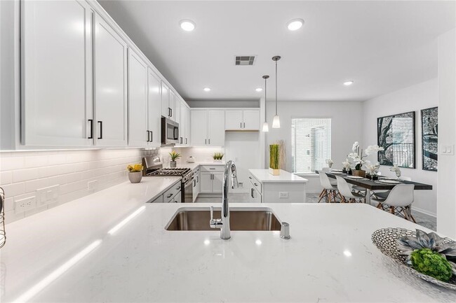 Building Photo - 550 Long Beach Bay Dr