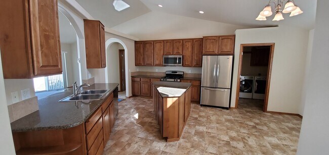 Building Photo - Beautiful 3 Bedroom Home in Fieldstone Nei...