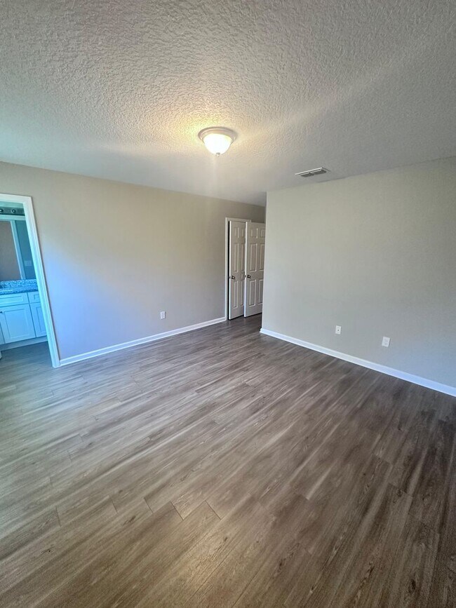 Building Photo - *** TWO WEEKS FREE ***  Gorgeous 4-Bedroom Home with Granite Counters & 2-Car Garage