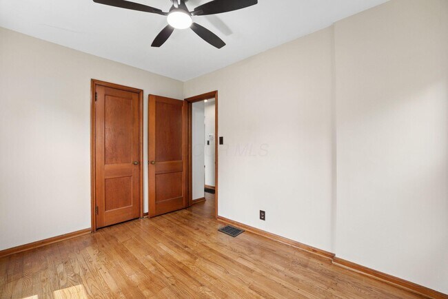 Building Photo - 375 E Royal Forest Blvd