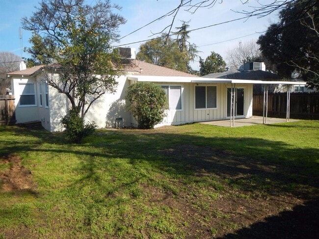Building Photo - Bright & Breezy 3BR Fresno Retreat!