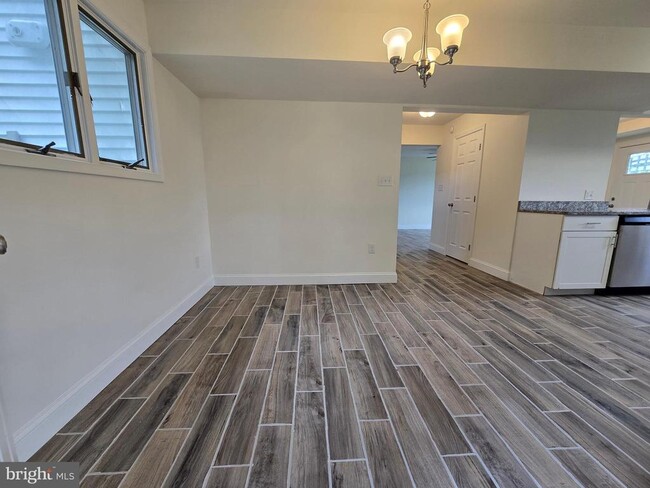 Building Photo - 490 Duck Creek Rd
