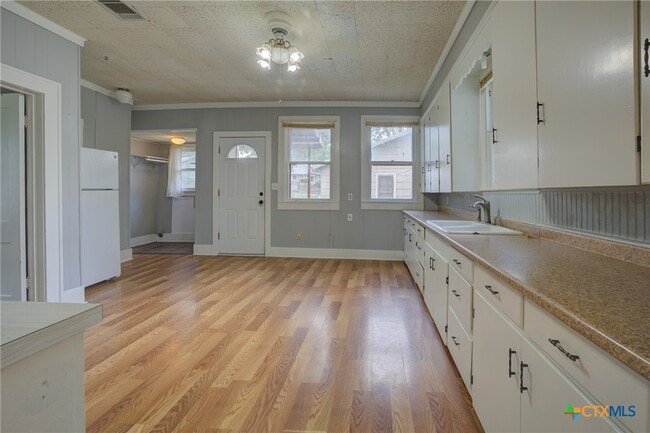 Building Photo - 262 Clemens Ave