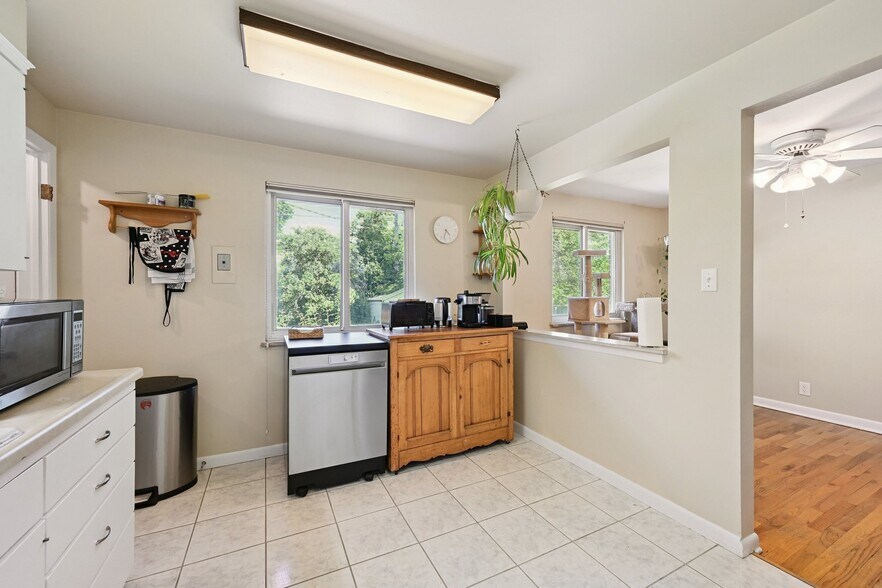 Building Photo - 8250 Chase Way