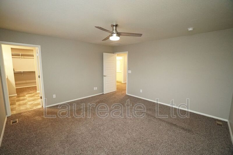 Building Photo - 11755 Lovegrass Dr