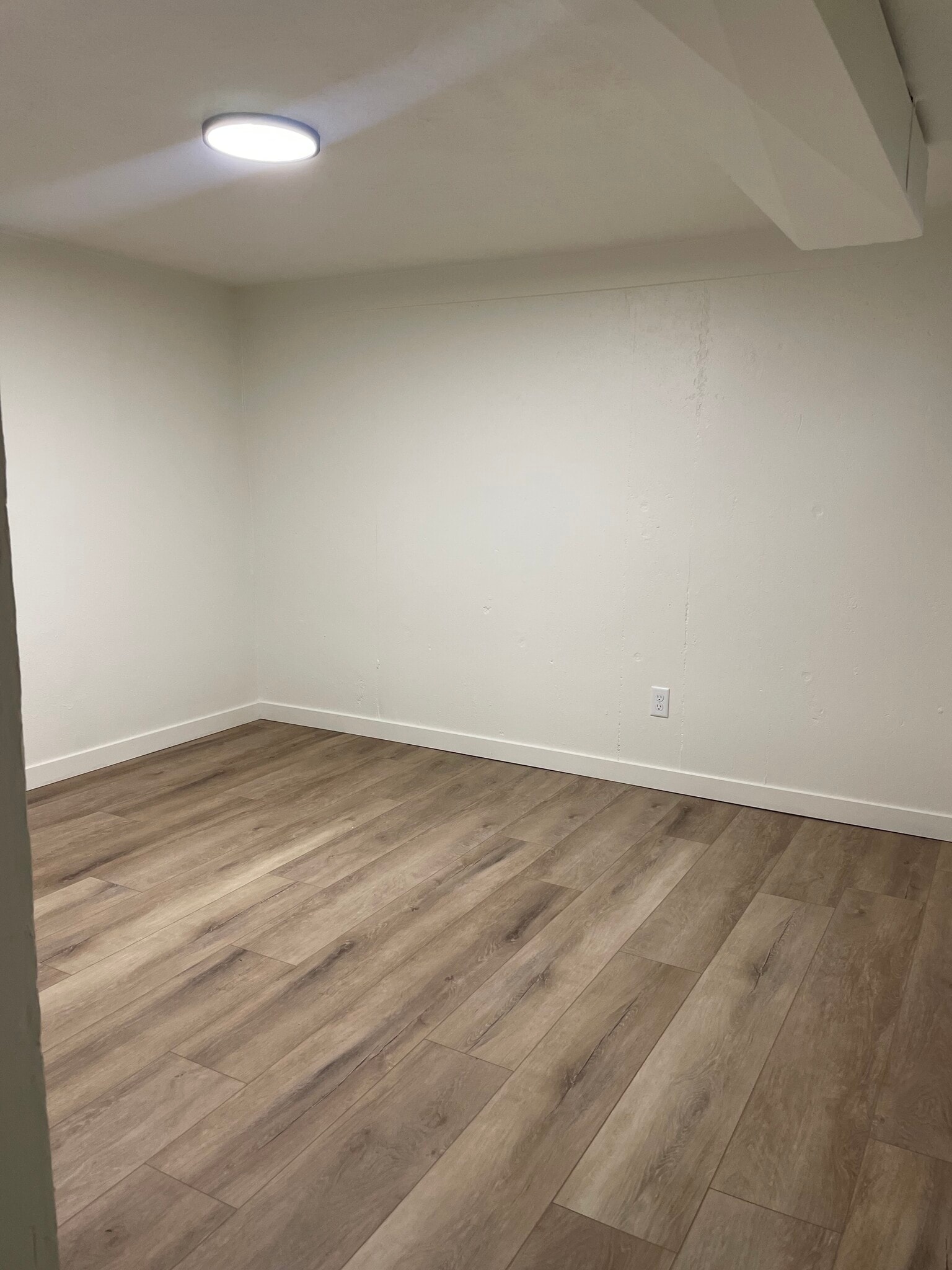 Building Photo - 345 Center St W