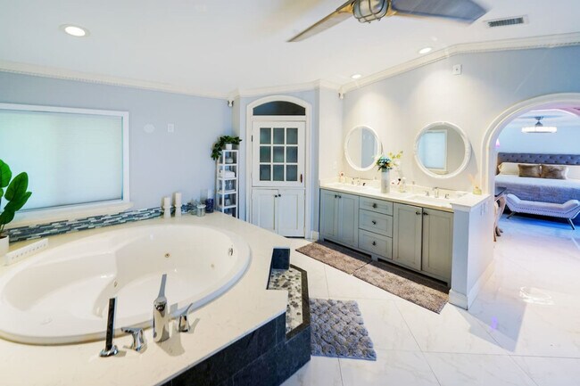 Building Photo - 4501 Briarcliff Ln