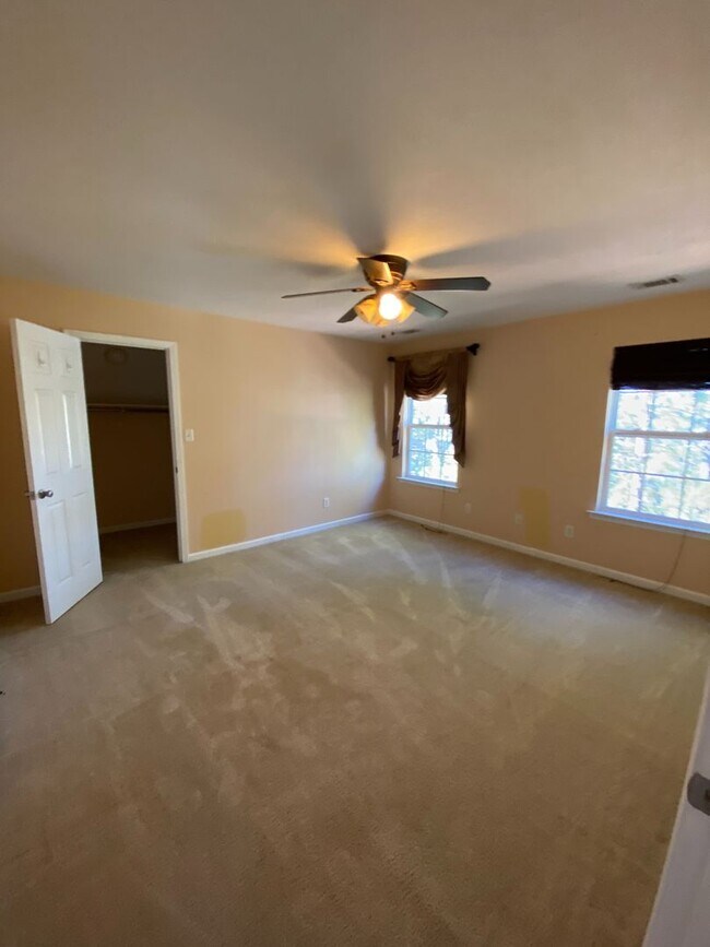 Building Photo - 1002 Dorset Ln