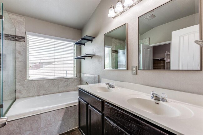 Building Photo - 12510 Stoneridge Gap Ln