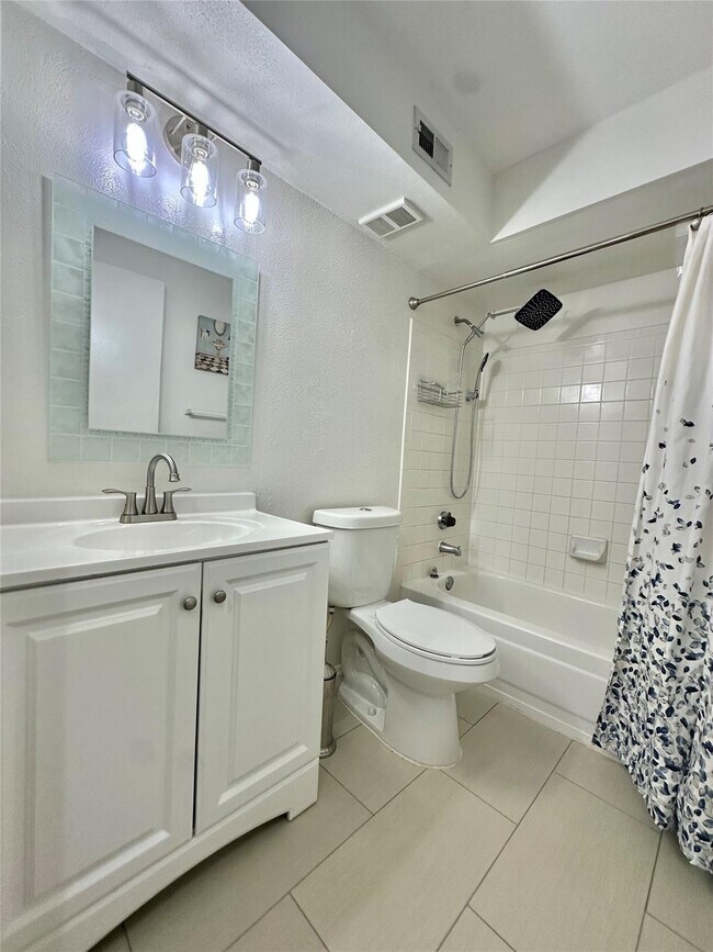 Building Photo - 2371 NW 33rd St