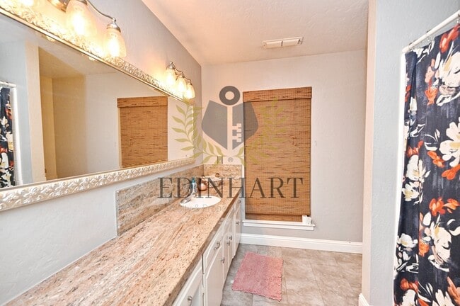 Building Photo - 360 E Terrace Ave