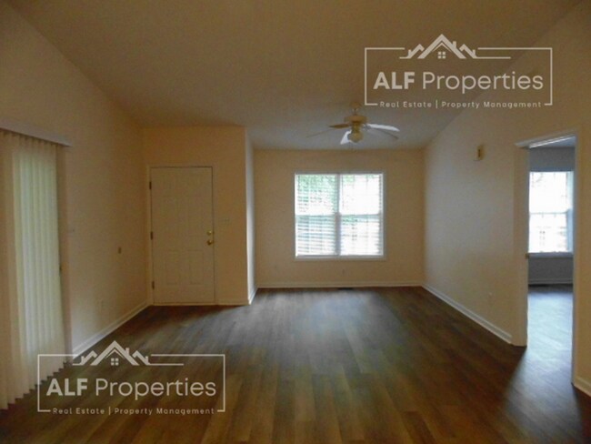 Building Photo - 119 N Woods Dr