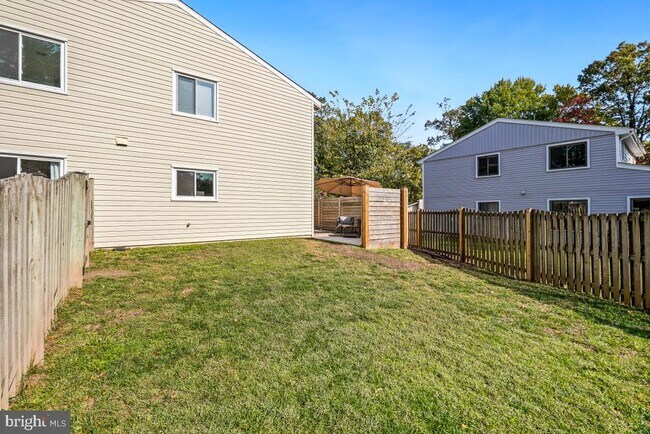 Building Photo - 1527 Hiddenbrook Dr