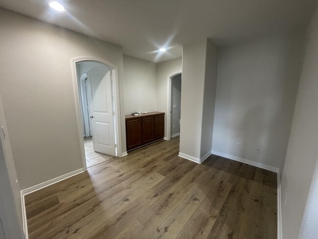 Building Photo - 37280 Parkway Dr