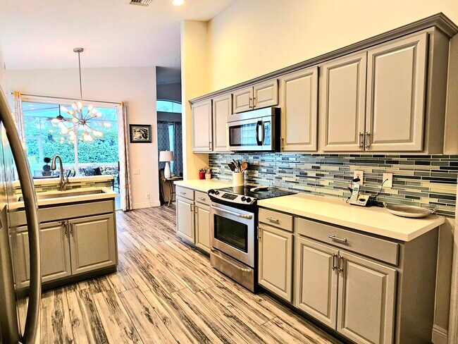 Building Photo - 9825 Mantova Dr