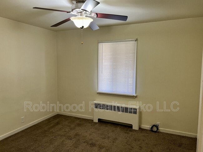 Building Photo - 345 Maple St