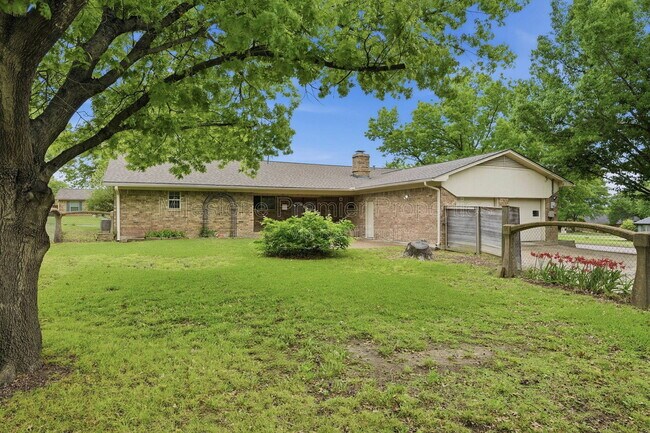 Building Photo - 2502 Turtle Creek Dr