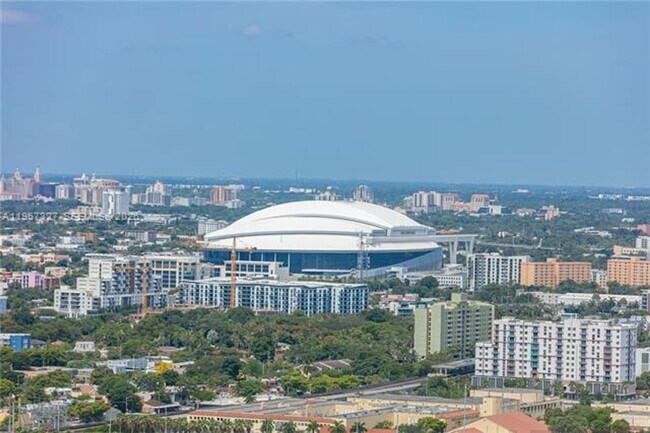 Building Photo - 1600 NE 1st Ave