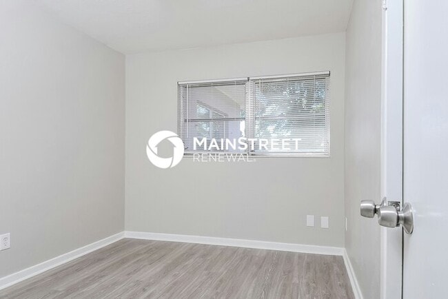 Building Photo - 4 Bedroom Pet-Friendly Home in Winter Haven, FL with Main Street Renewal