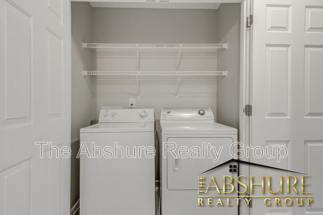 Building Photo - 5223 Malik Dr