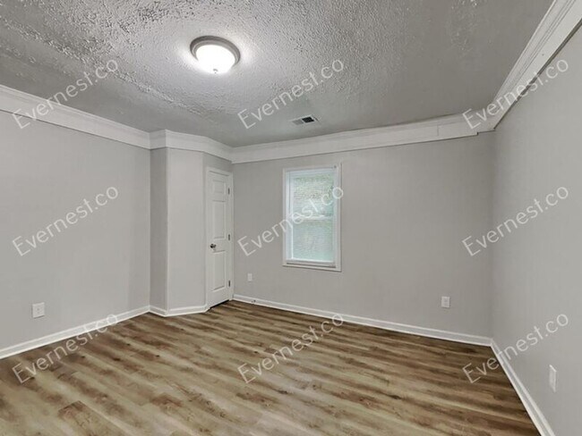 Building Photo - 2168 Rexford Dr