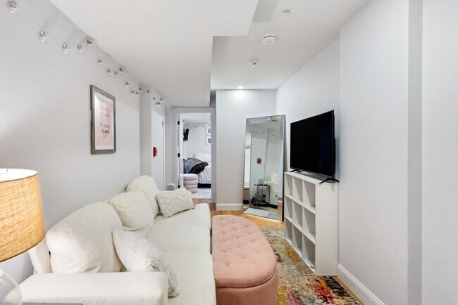 Building Photo - 277 W 5th St