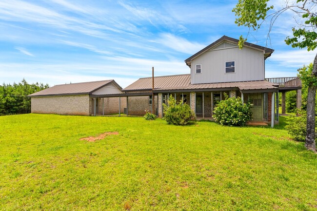 Building Photo - 936 Girls Ranch Rd