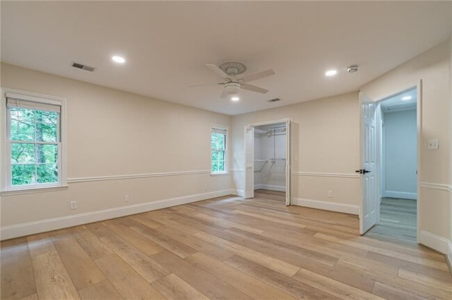 Building Photo - 2911 Bentwood Dr