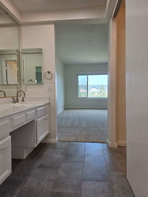 Building Photo - 27875 Avenida Armijo