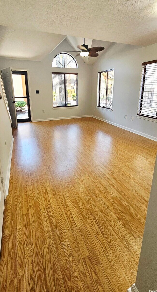 Building Photo - 615 13th Ave N