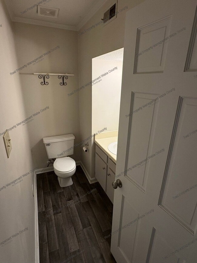 Building Photo - 5512 Hamstead Crossing