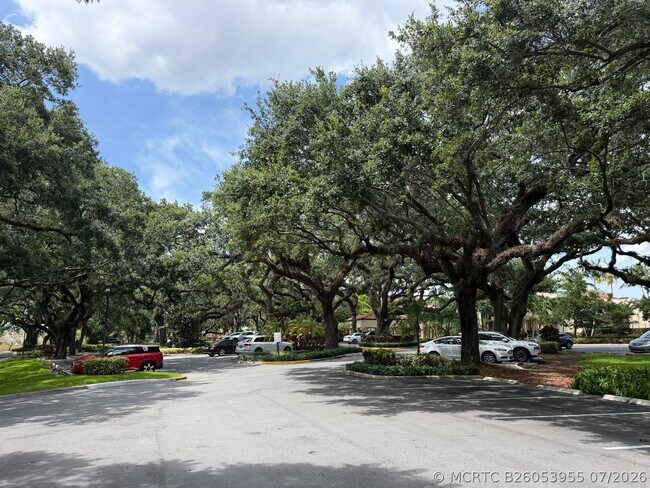Building Photo - 9470 Live Oak Pl